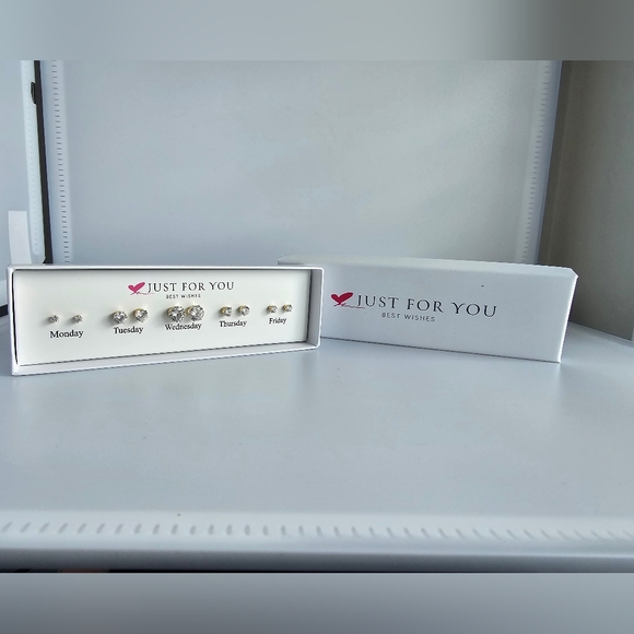 Stud Earrings Set - Picture 2 of 4